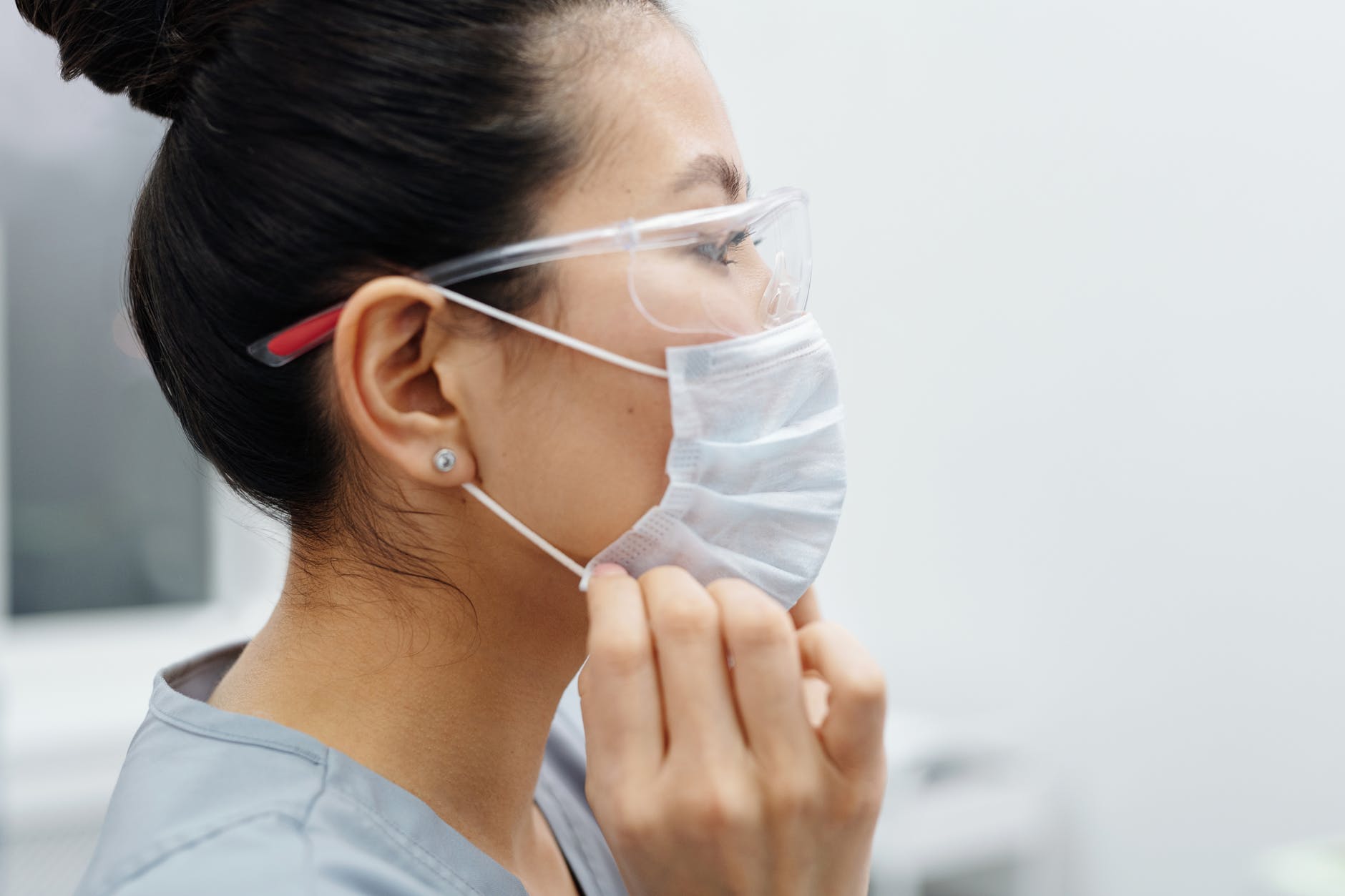 Dolor de cabeza por uso de mascarilla